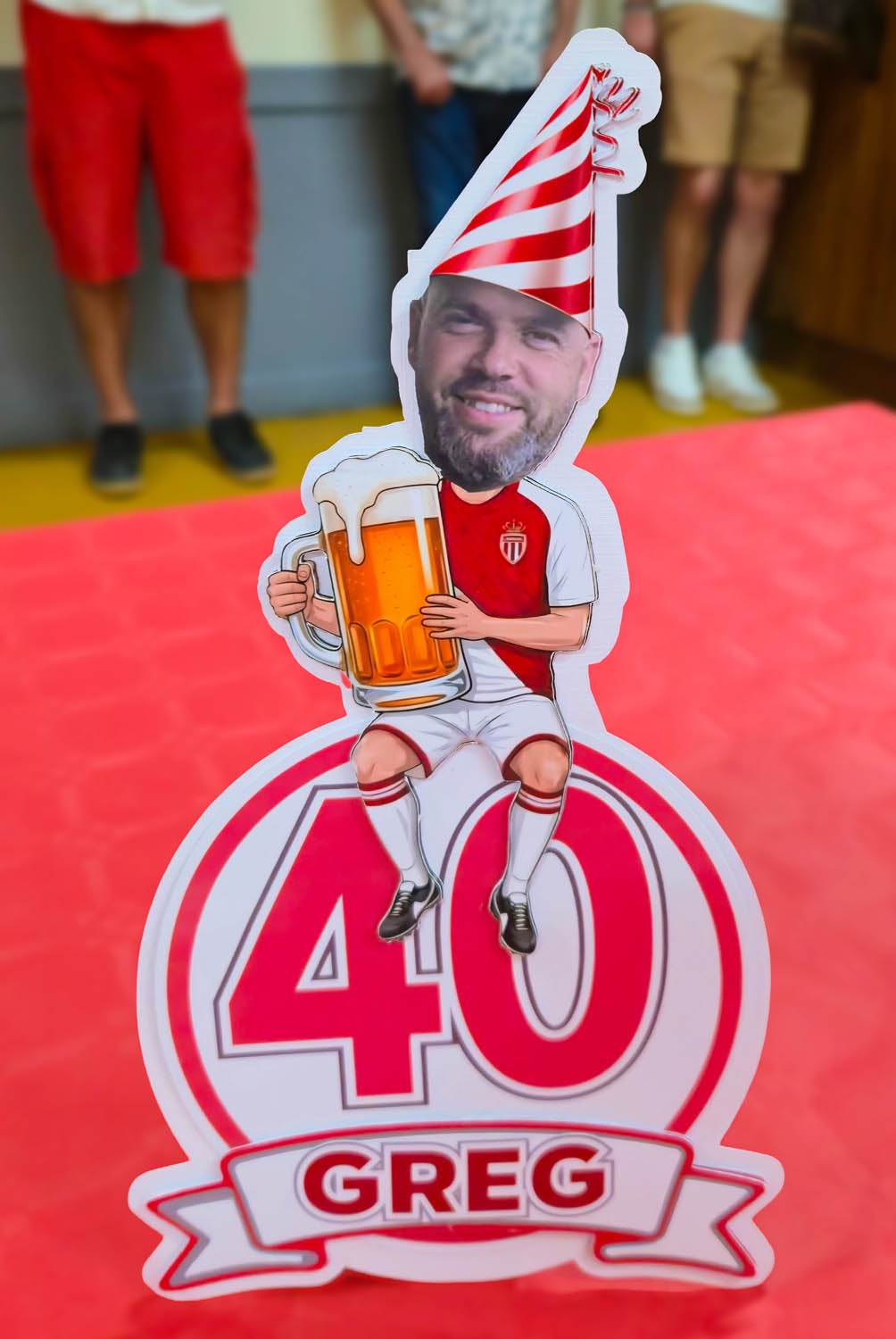 Ensemble de petits pics personnalisés pour cupcakes avec différentes photos et ballons de foot.