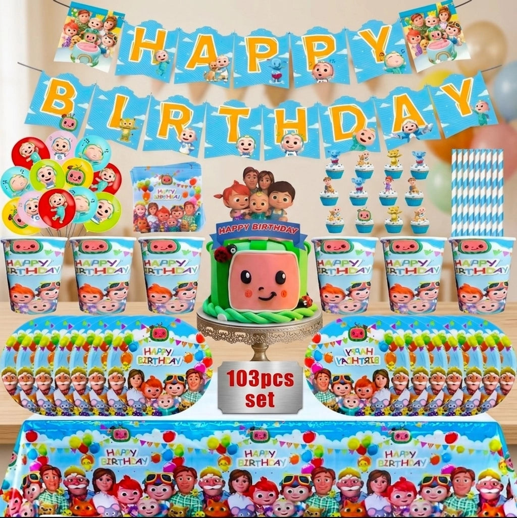 Vue d'ensemble du kit complet de 103 pièces pour décoration d'anniversaire Cocomelon, incluant vaisselle, ballons, nappe et banderole.