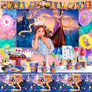 Décoration murale et ballons de baudruche pour un goûter d'anniversaire magique sur le thème de Raiponce.